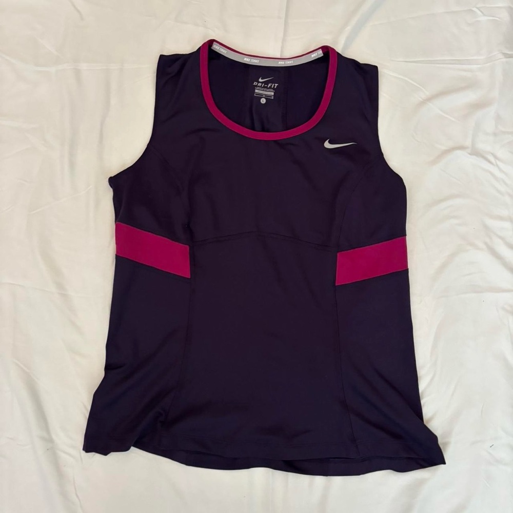 Nike tennie dri fit shirt